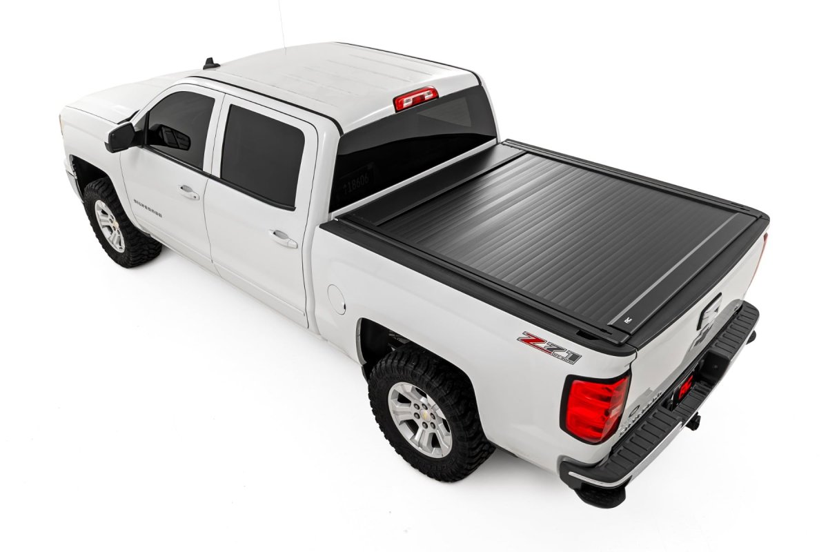 Chevrolet Silverado 1500 Manual Retractable Bed Cover - Rough Country - Matte Black - '14-'18